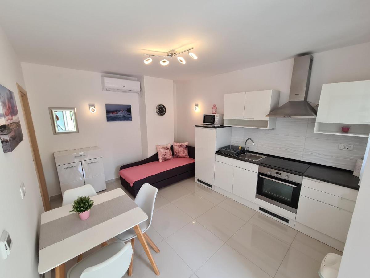 Apartments Jana Salatić Zewnętrze zdjęcie