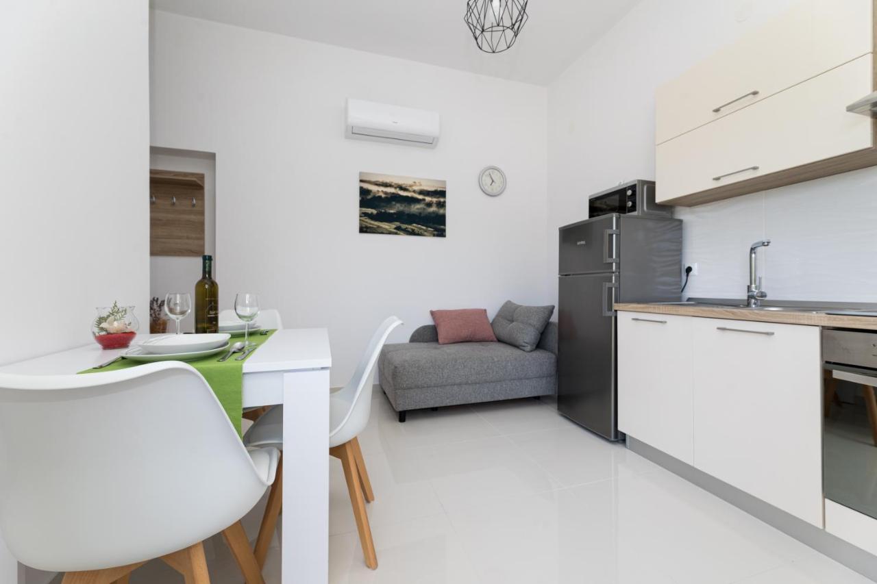 Apartments Jana Salatić Zewnętrze zdjęcie