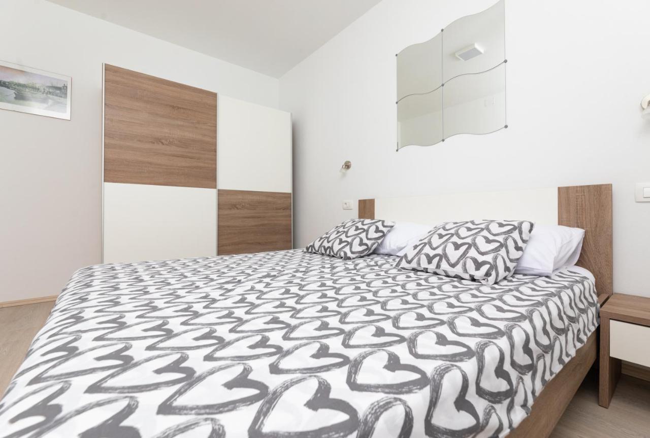 Apartments Jana Salatić Zewnętrze zdjęcie